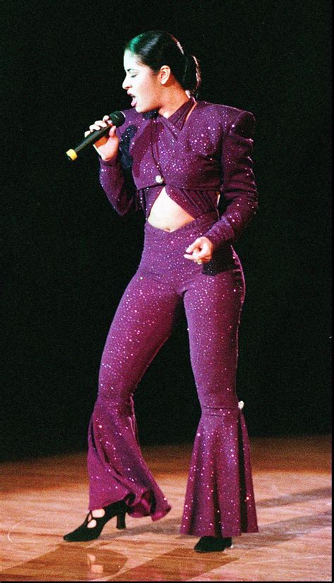 selena quintanilla outfits